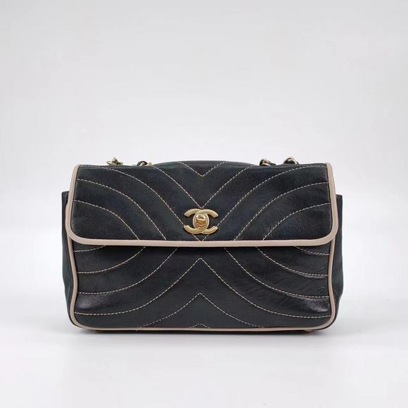 Chanel Chevron Flap Bag in Quilted Lambskin Leather with Gold tone Hardware - Picture 1 of 16